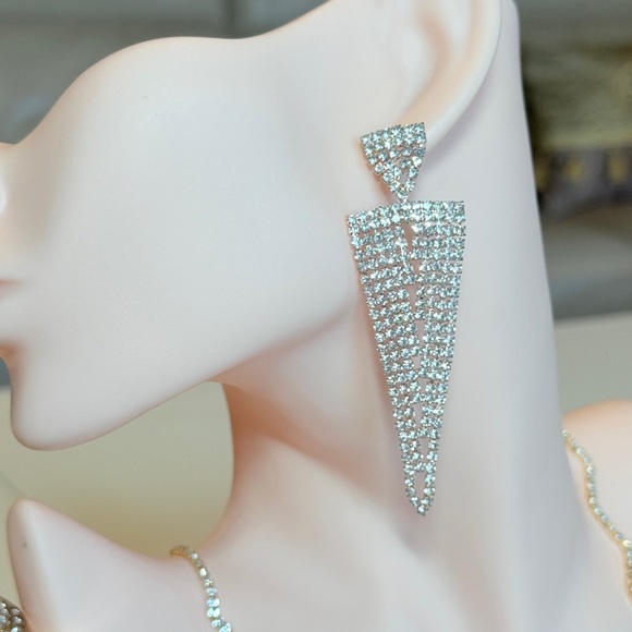 Elegant Rose Gold Drop Earrings - Picture 3 of 8